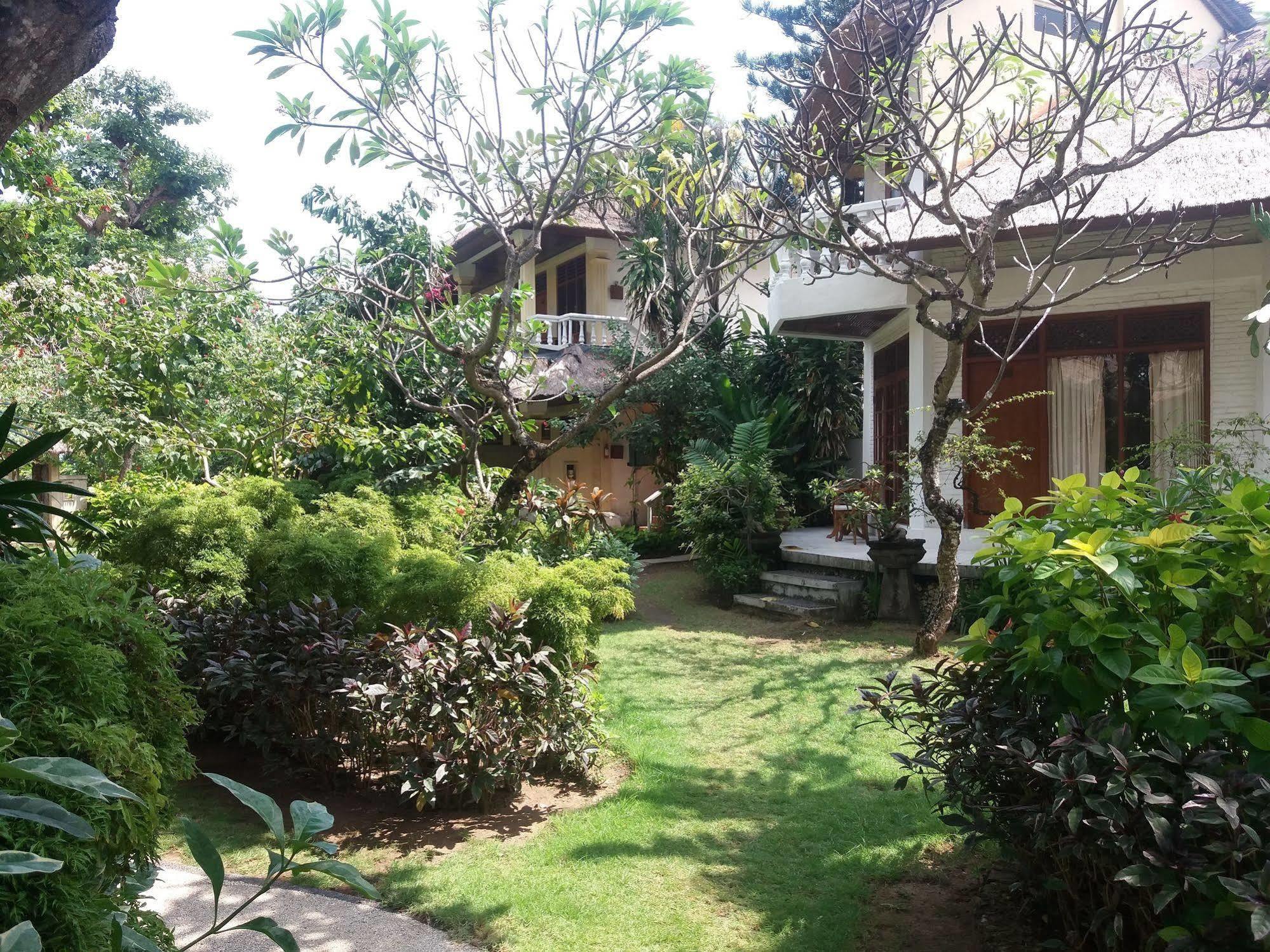 The Sari Beach Legian Exteriör bild