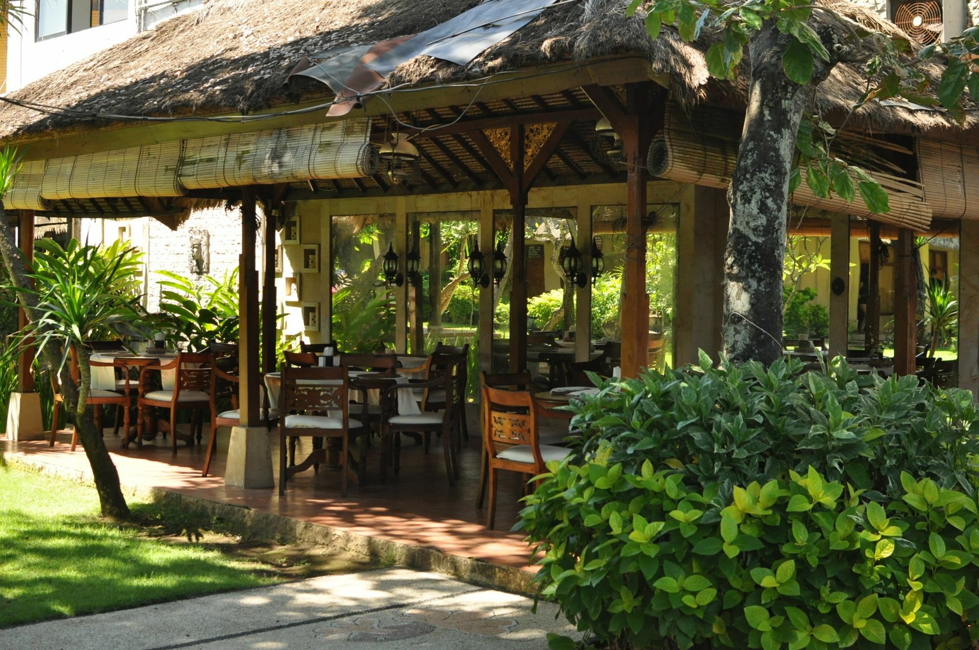 The Sari Beach Legian Exteriör bild